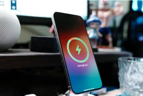 长倘口镇苹果15换屏服务分享用什么充电器给iPhone15充电更好 